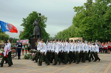 Возложение венков и цветов к памятнику «Солдат Победы!»